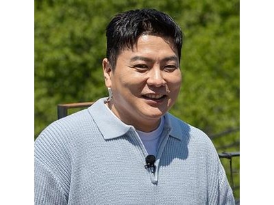 김태균이 먹방 해설위원으로 변신해 화제