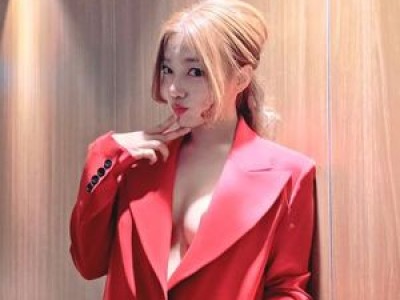 이채영 속옷 없이 재킷 입은 사진 공개해 화제