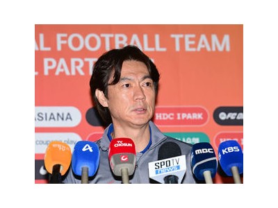 홍명보 감독 출전 시간 선수와 논의해야 한다고 말해