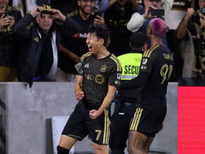 손흥민 단 한 번 슈팅으로 경기 주도 LAFC 4강 전반전 우위