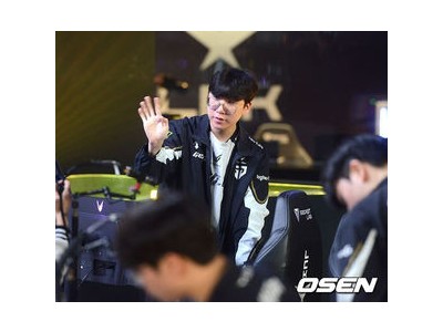 FC서울 팬들 경기장에 몰리며 감동