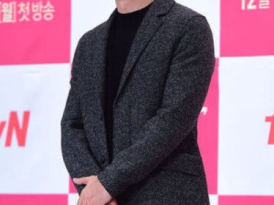 엄태웅 9년 만에 사진전 열어 팬들 반응 뜨거워